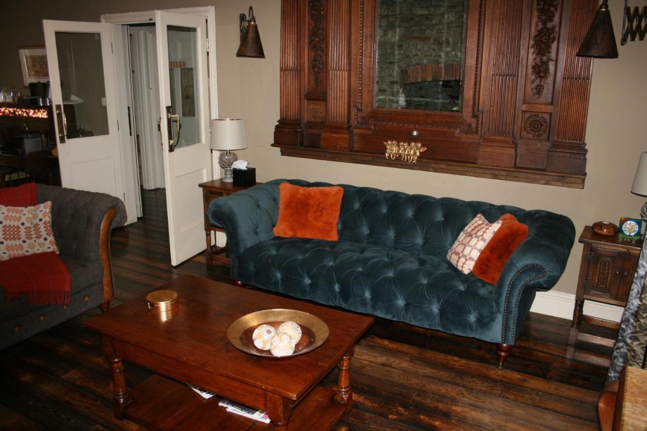 The New White Lion Hotel Llandovery Bagian luar foto