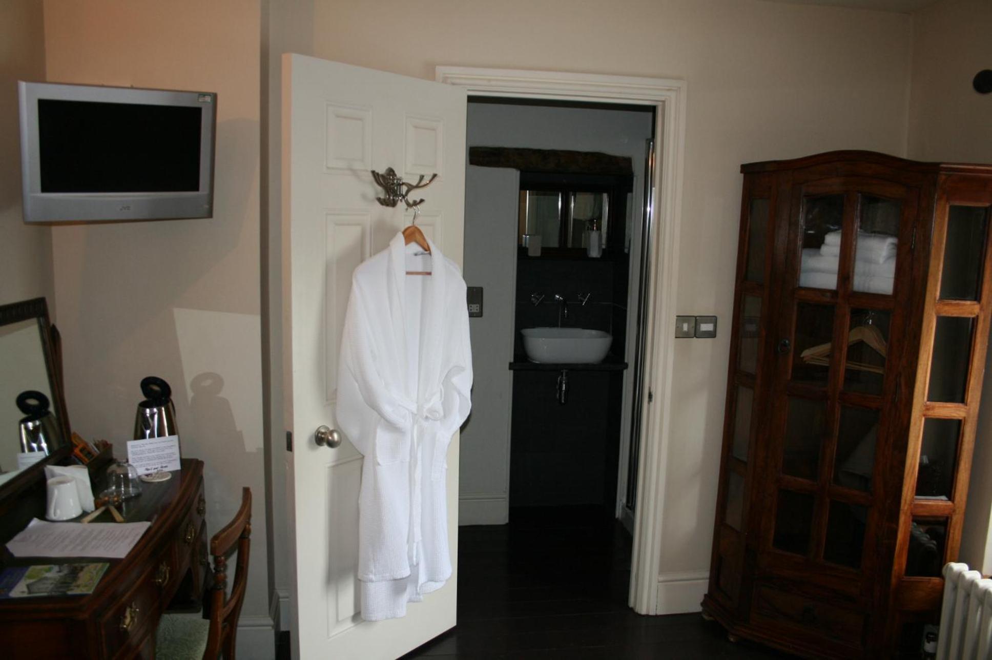 The New White Lion Hotel Llandovery Bagian luar foto