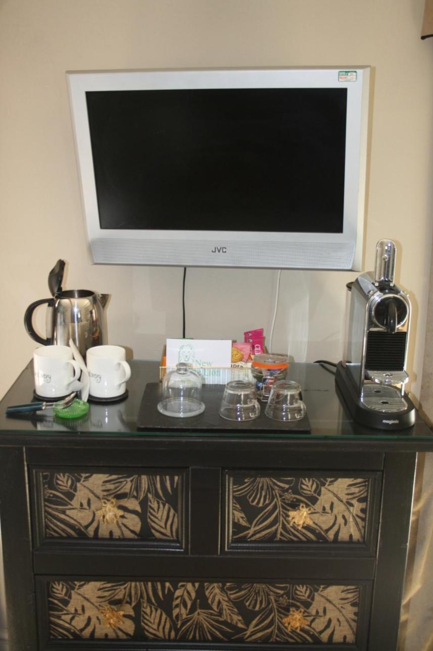 The New White Lion Hotel Llandovery Bagian luar foto