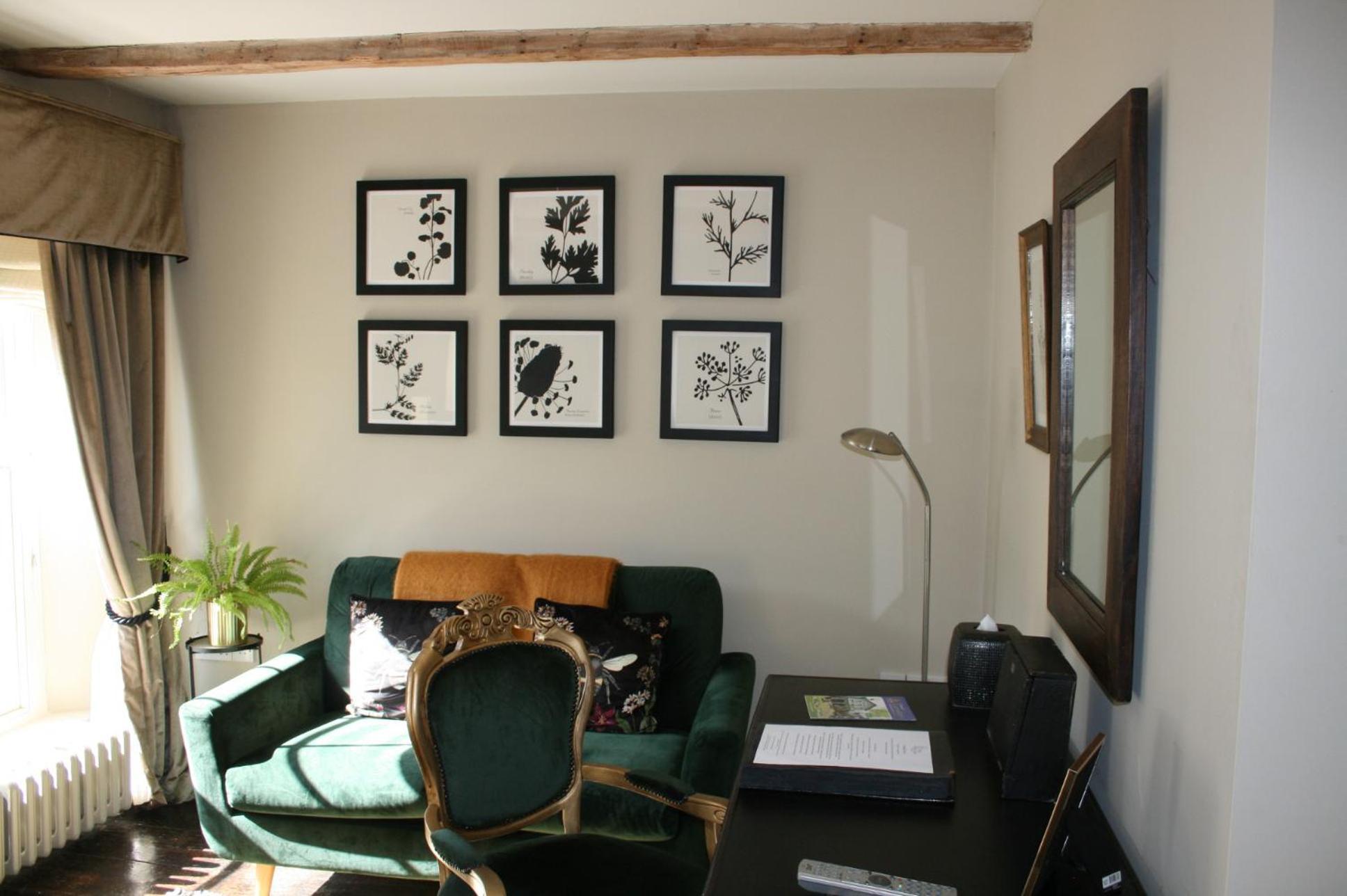 The New White Lion Hotel Llandovery Bagian luar foto