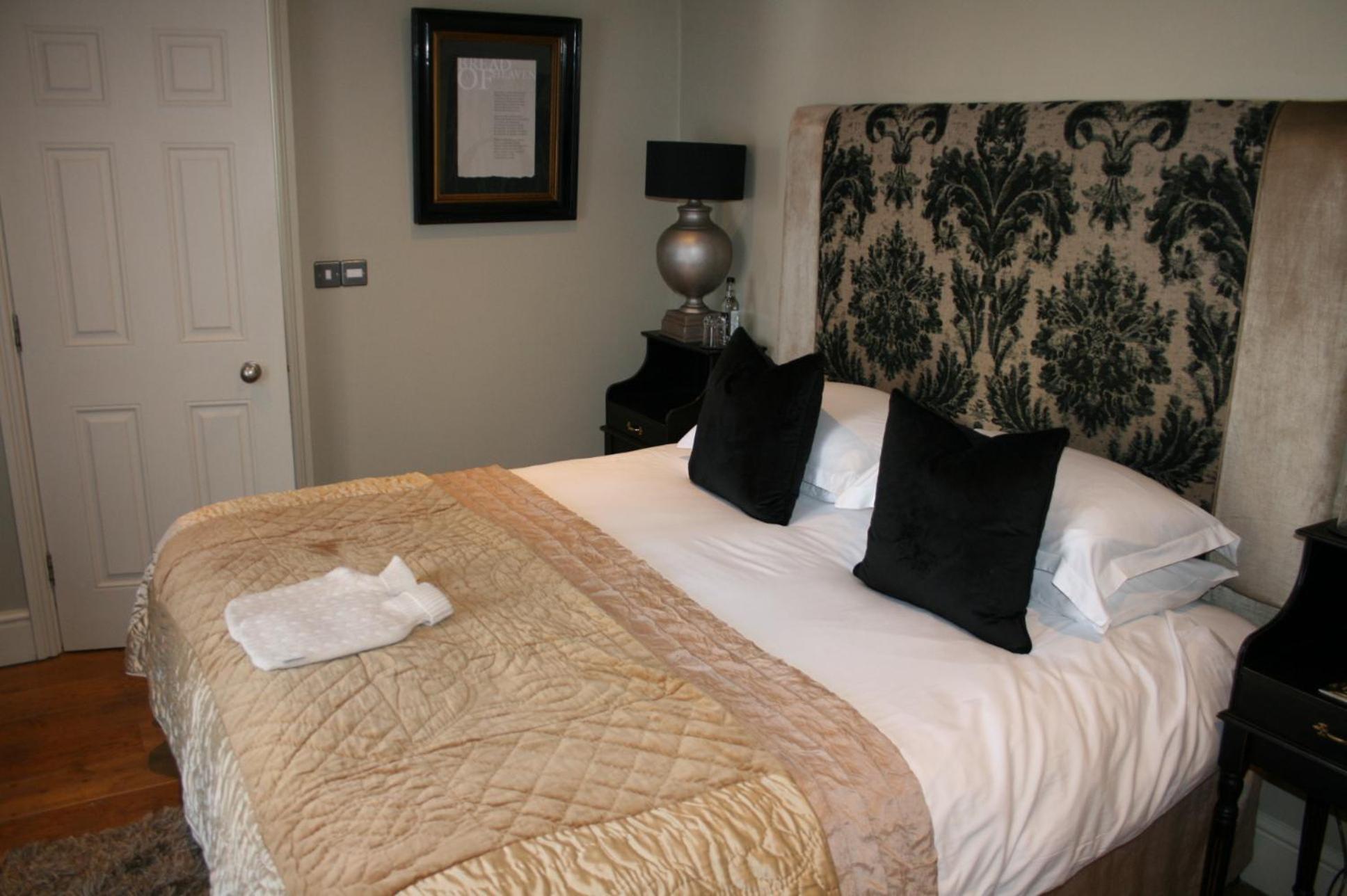 The New White Lion Hotel Llandovery Ruang foto