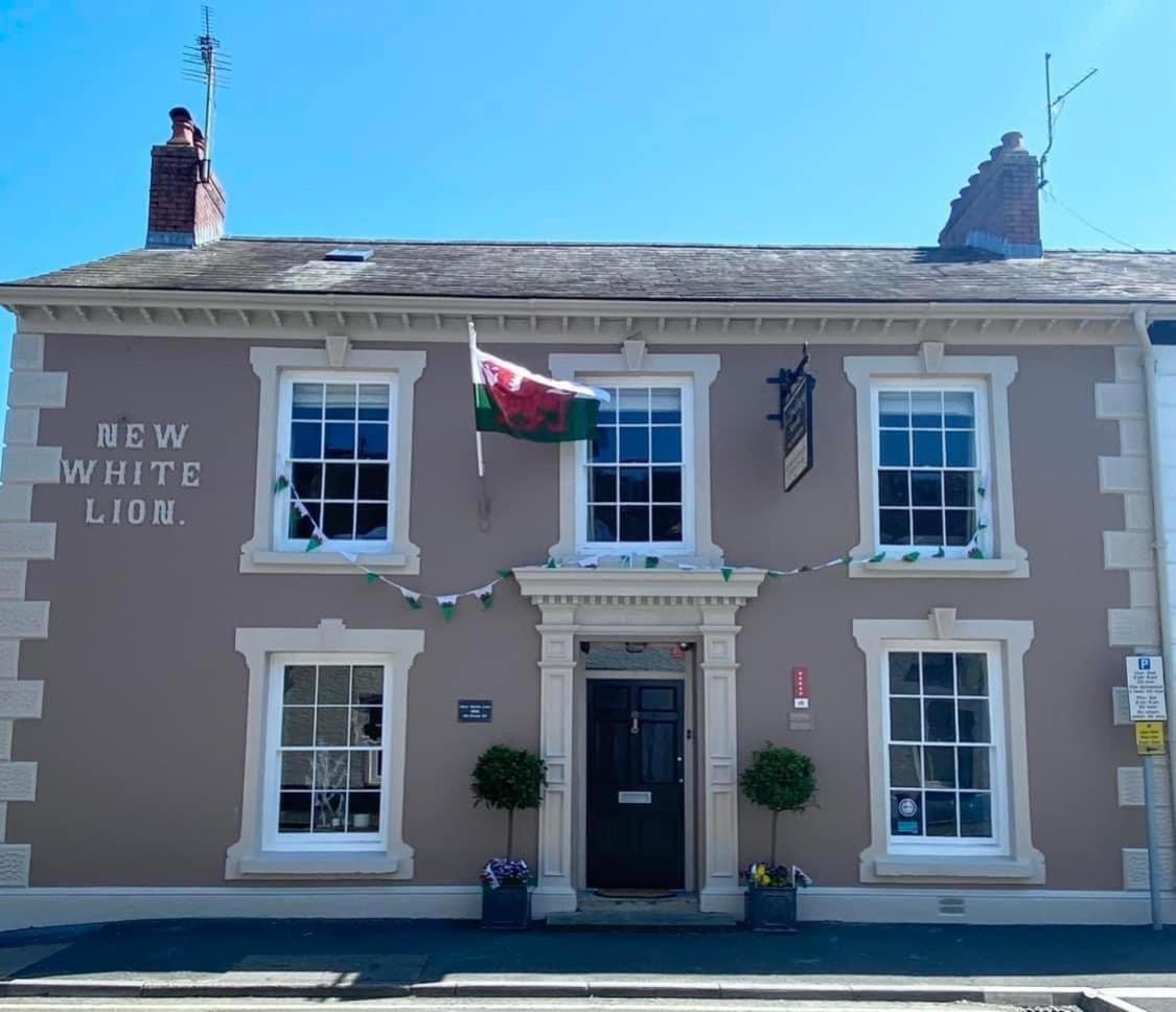 The New White Lion Hotel Llandovery Bagian luar foto