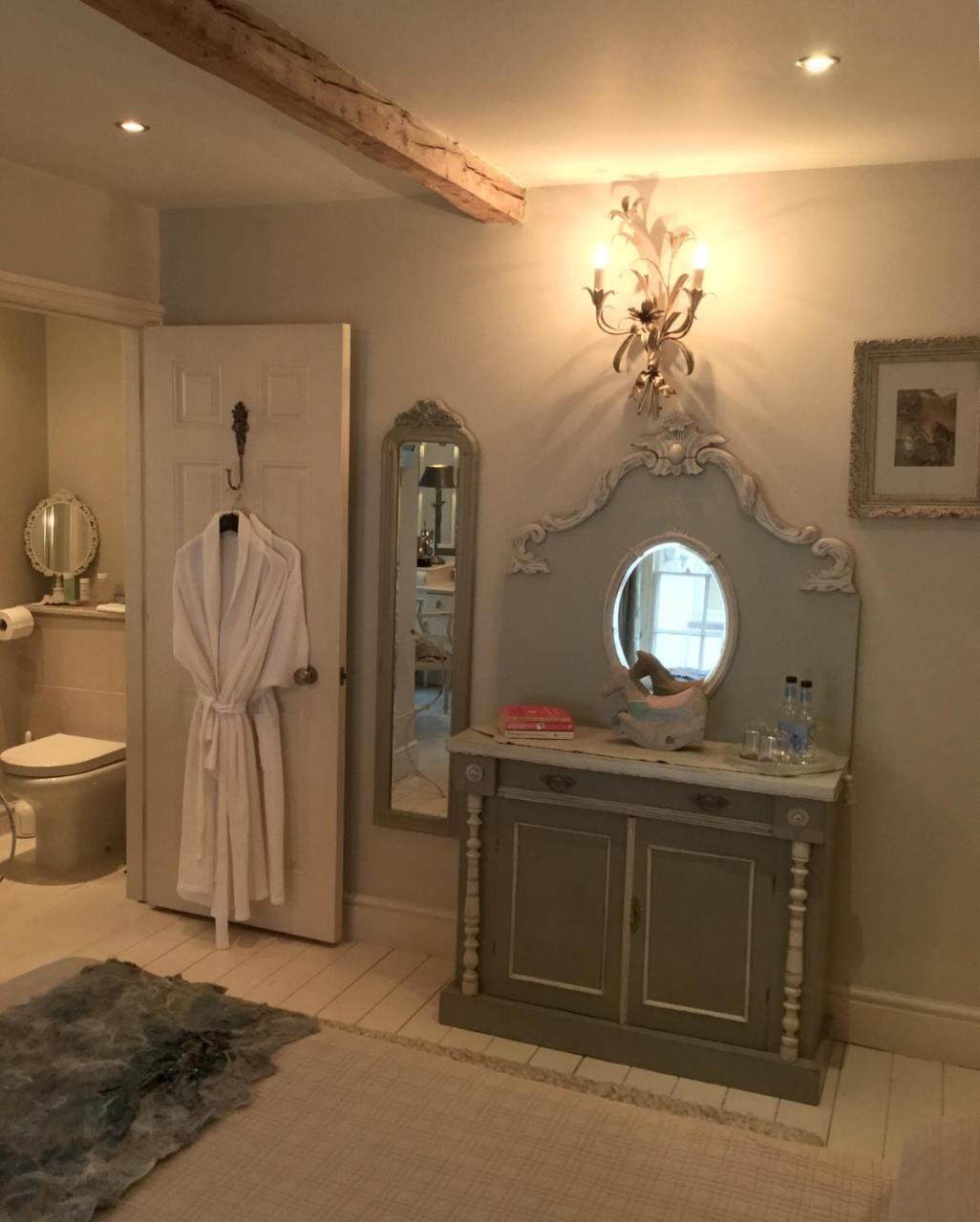 The New White Lion Hotel Llandovery Bagian luar foto