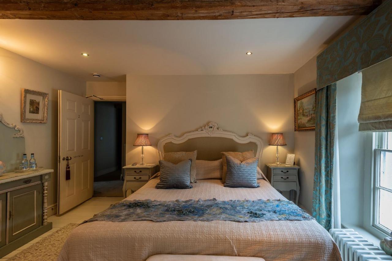The New White Lion Hotel Llandovery Bagian luar foto